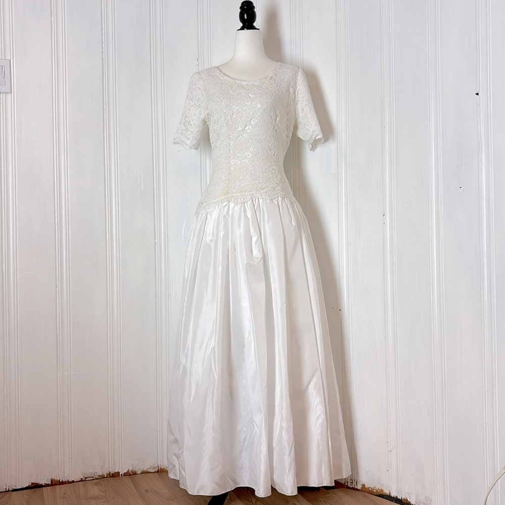 Vintage wedding dress